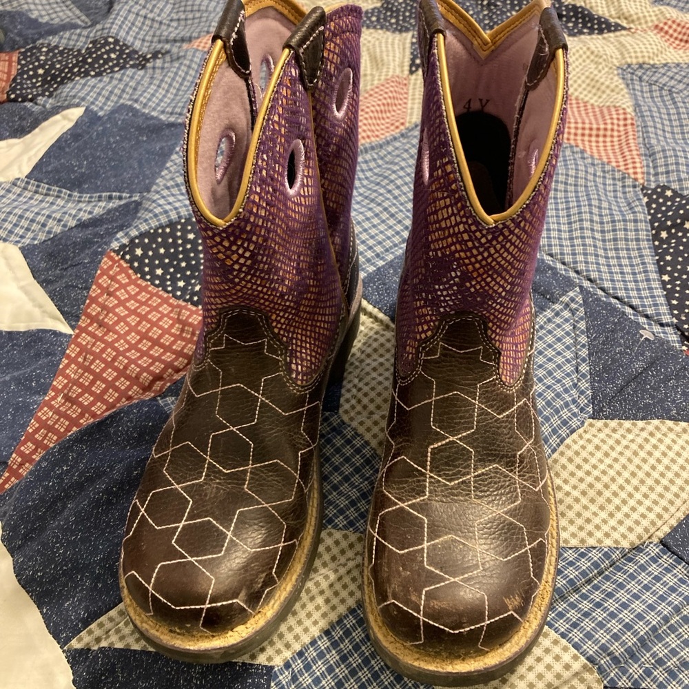 Girls boots